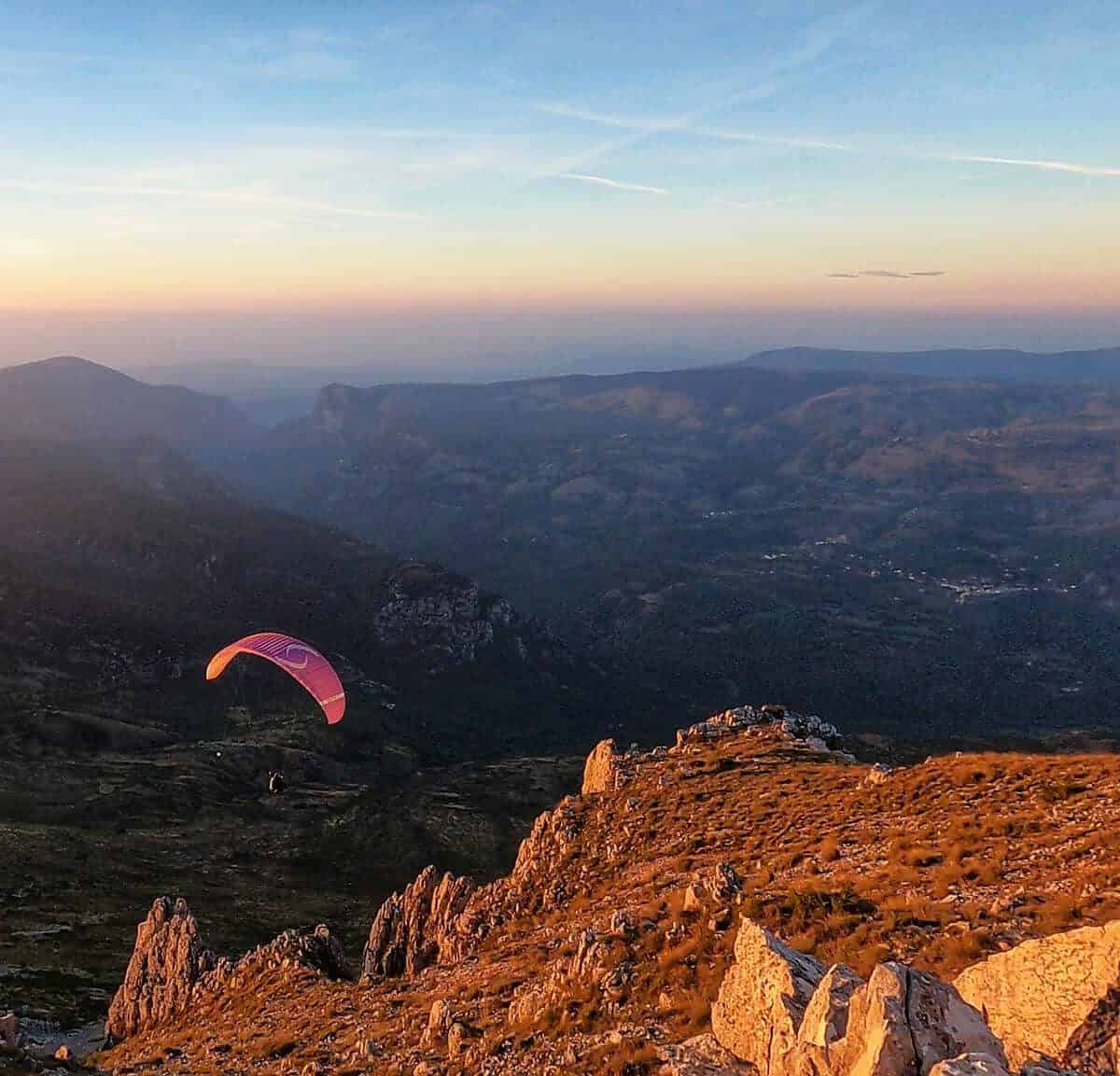 Vol parapente cross sur les crêtes du Cheiron au-dessus des Alpes-Maritimes